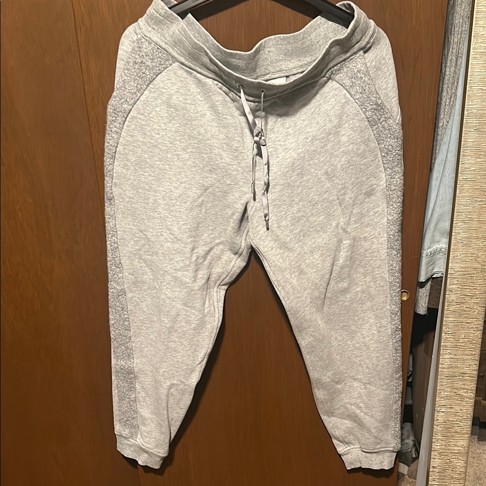 Women’s LULULEMON gray jogger sweatpants size 12